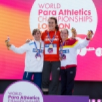 Sara Andrés, en el podio con la medalla de bronce en 400 metros T44 durante el Campeonato del Mundo de Atletismo Paralímpico de Londres.