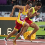 Gerard Descarrega y Marcos Blanquiño, en la prueba de 400 metros T11 durante el Campeonato del Mundo de Atletismo de Londres.