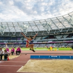 Sara Martínez, en el salto que le valió la medalla de plata en salto de longitud T12 en el Campeonato del Mundo de Atletismo Paralímpico Londres 2017.