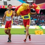 Martín Parejo y su guía, tras la prueba del Relevo 4x100 T11-T13 Campeonato del Mundo de Atletismo Paralímpico Londres 2017.