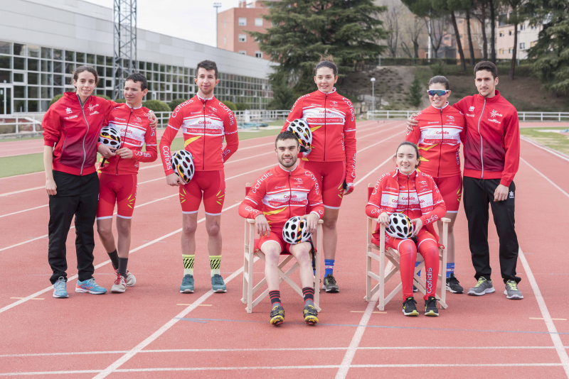 Los miembros del Equipo Cofidis de Promesas Paralímpicas de Ciclismo