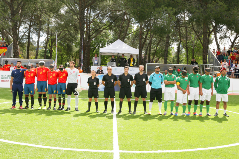 Alineaciones iniciales de los dos equipos.