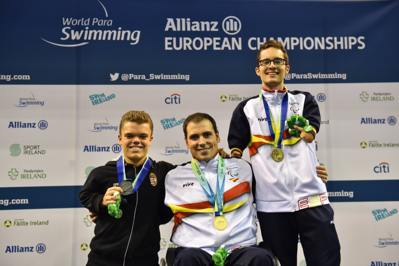 Toni Ponce y David Sánchez posan con sus medallas