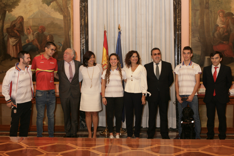 Acto en el Ministerio de Hacienda de la firma de renovación del convenio con Loterías y Apuestas del Estado