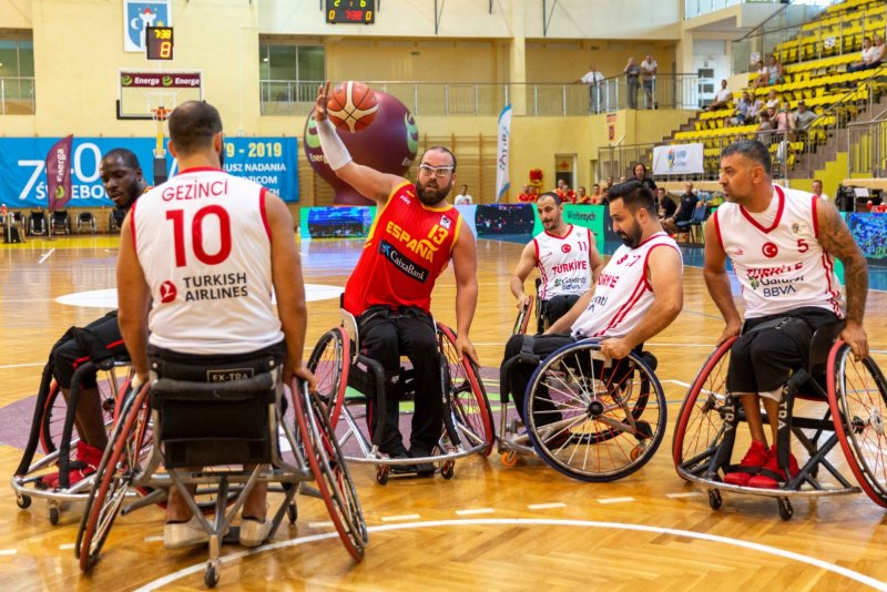 Asier García en el partido contra Turquía