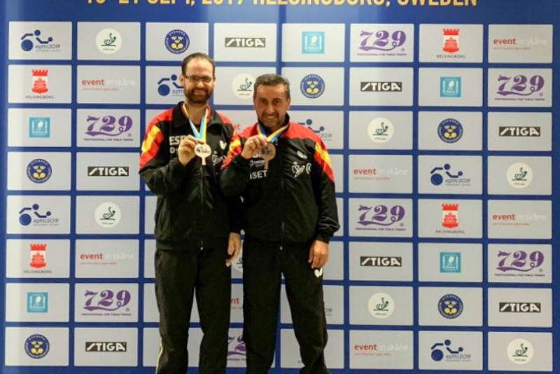 Eduardo cuesta y Juan Bautista Pérez con sus medallas