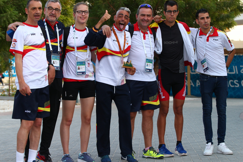 La delegación española celebra el bronce de José Pámpano