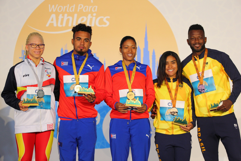 Adiaratou Iglesias, en el segundo cajón del podio con su plata mundialista