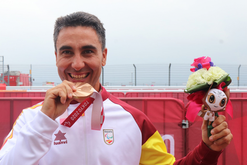 García-Marquina con su medalla de bronce