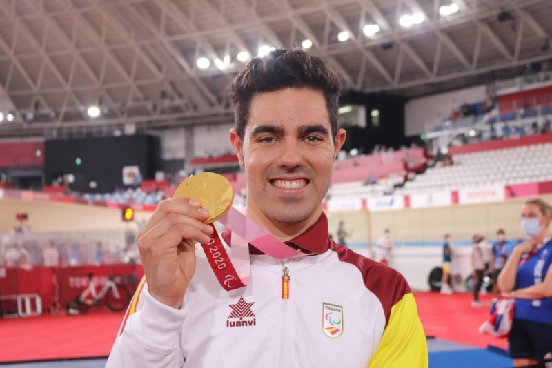 Alfonso Cabello tras recibir la medalla de oro como campeón paralímpico en Tokio 2020