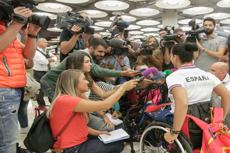 Varios medios de comunicación realizan una entrevista a Teresa Perales