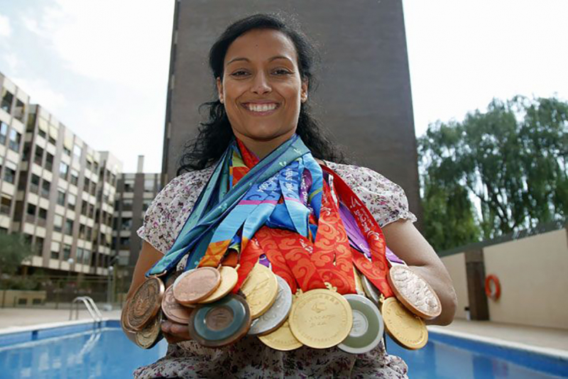 Teresa Perales muestras las 26 medallas paralímpicas que ha ganado