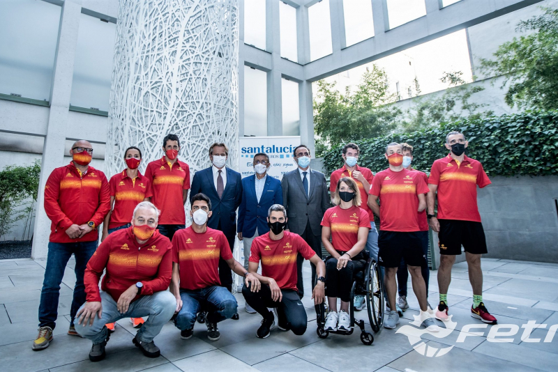 Santalucía homenajea en su sede de Madrid a los triatletas del Equipo Paralímpico tras los Juegos de Tokio 2020