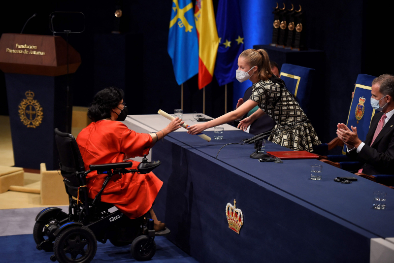 Teresa Perales, recibiendo el Premio Princesa de Asturias de los Deportes 