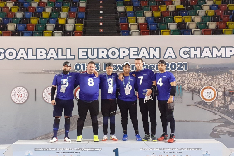 La selección española de goalball posa al completo