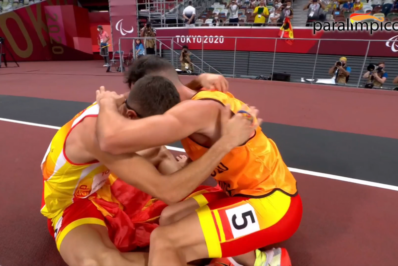 Gerard y Guillermo Rojo, tras ganar el oro en Tokio