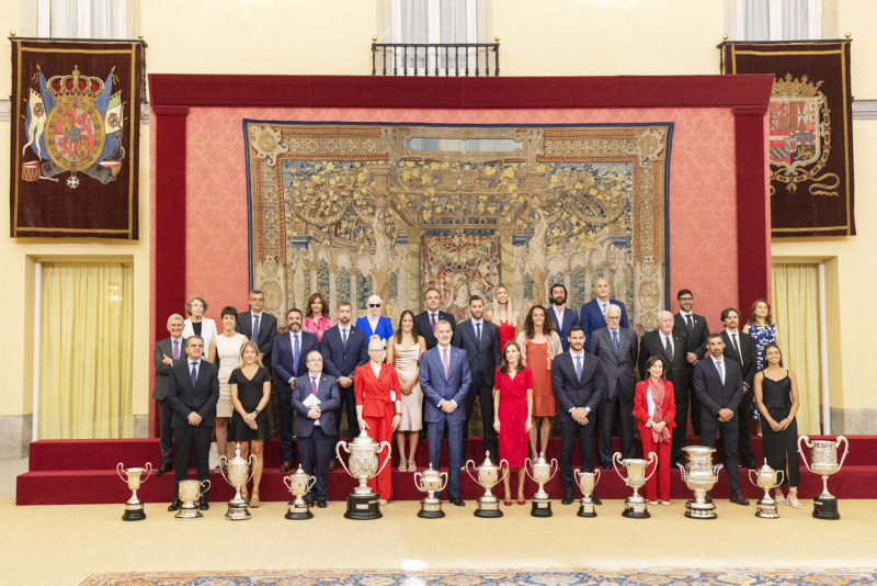 Foto de familia de los premiados