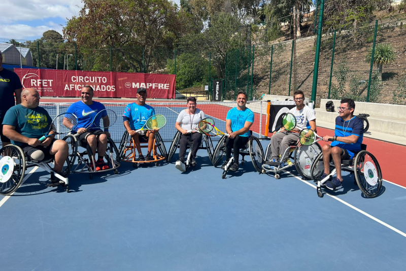 Jugadores en la Escuela de Tenis