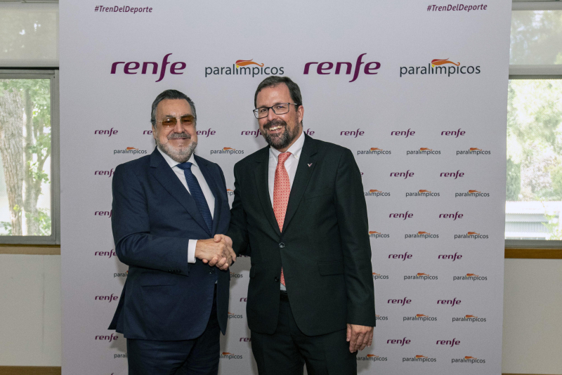 Miguel Carballeda y Raül Blanco tras la firma. Foto: Renfe