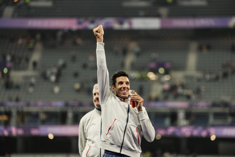 Joan Munar recogiendo su medalla de bronce