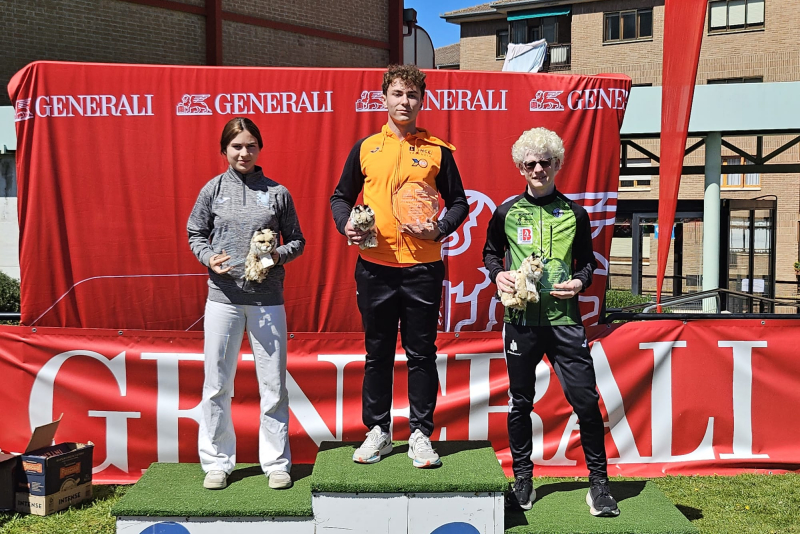 Podio con los mejores atletas del campeonato