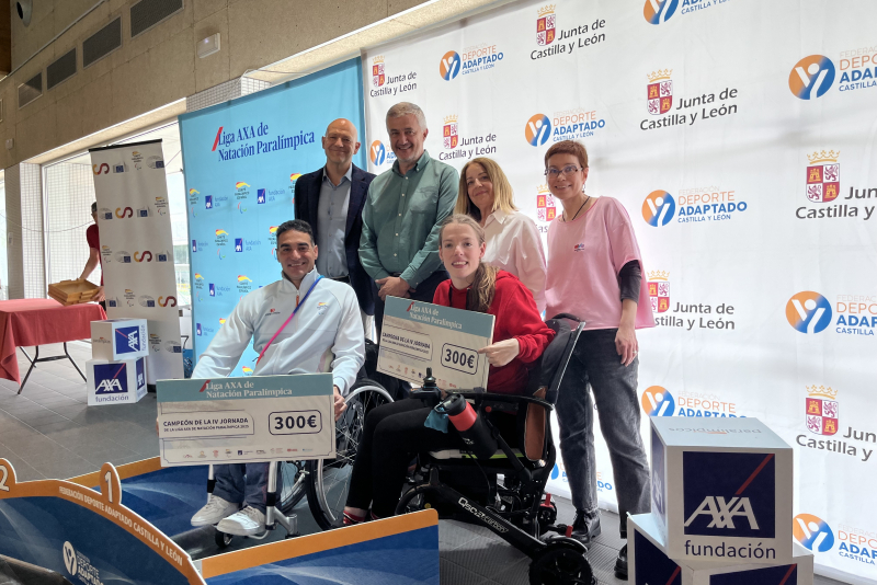 Miguel Luque y Marta Fernández, con las autoridades en el podio final
