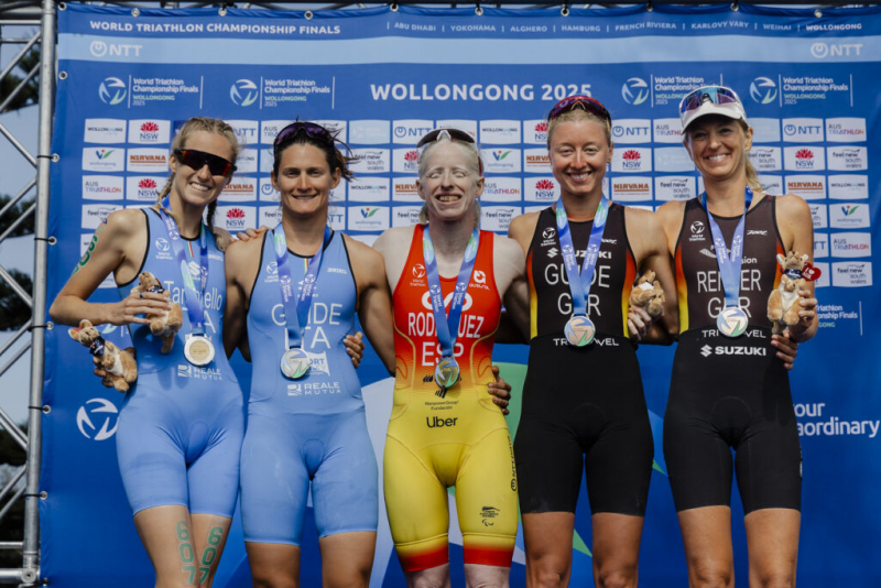 Susana Rodríguez en el podio del mundial de triatlón