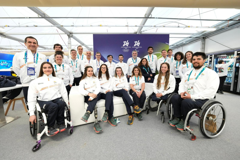 Pablo Bustinduy visita a la delegación española en la Villa Paralímpica de Cortina d’Ampezzo