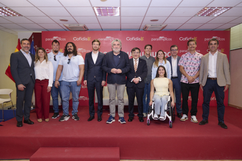 Protagonistas de la campaña, junto a autoridades