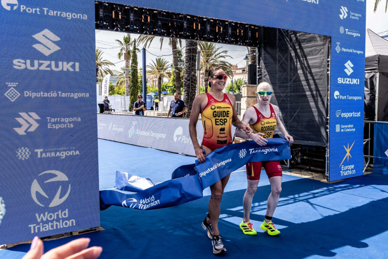 Susana Rodríguez y Sara Pérez entrando en meta