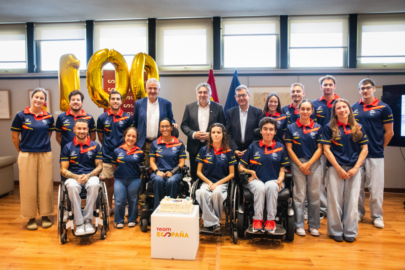 Foto de familia tras la recepción 