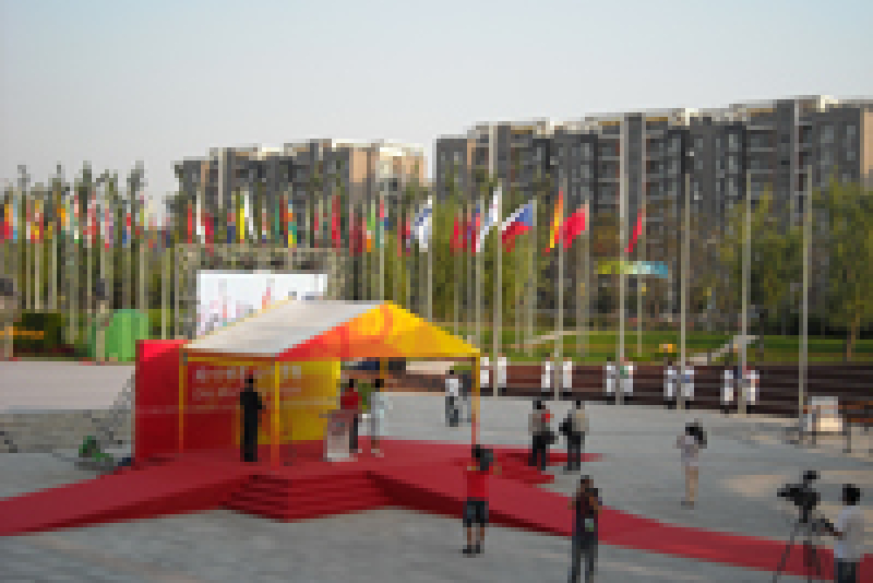 Ceremonia de izado de la bandera espa�ola.