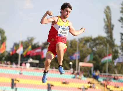 Uno de los saltos de Daniel Ibarra en la prueba de Longitud T37 en el Europeo de Berlín.