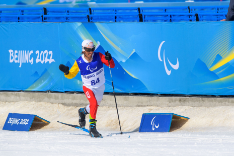 Pol Makuri durante la competición de sprint de esquí nórdico en los JJPP Pekín 2022 © Oliver Kremer 2022