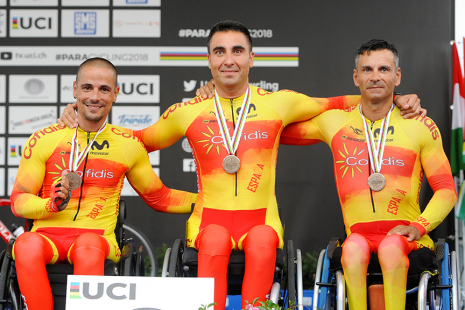 Sergio Garrote, Luismi Marquina e Israel Rider, con sus medallas de la Copa del Mundo de Canadá en 2018.