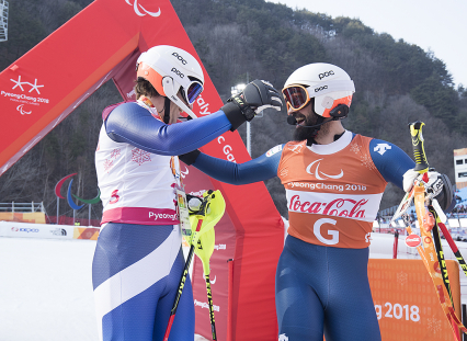 Imagen de Jon Santacana y Miguel Galindo ganan la medalla de plata en la prueba supercombinada de los Juegos Paralímpicos de Pyeongchang 2018.