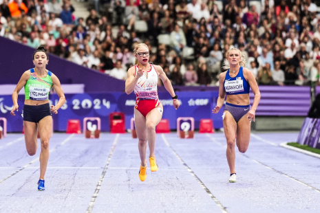 Adiaratou Iglesias en la ronda 1 mujeres 100M -T13