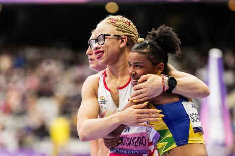 Adiaratou Iglesias en la ronda 1 mujeres 100M -T13