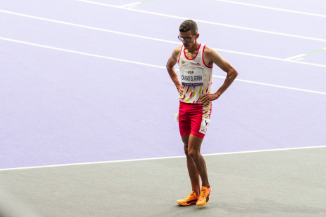 Yassine Ouhdadi El Ataby en la final de hombres 1500M T-13