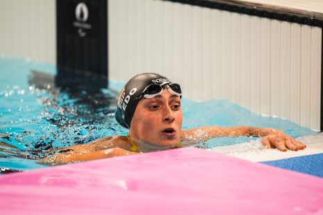 Ariadna Edo en las series mujeres 200M estilo individual - SM13