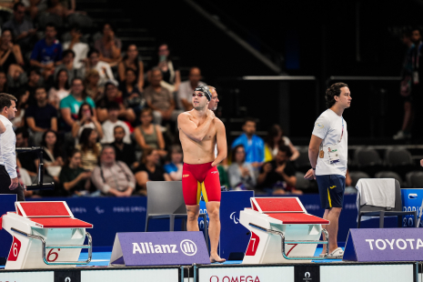 Ariel Schrenck en la piscina de París
