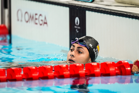 Berta García se sumerge en la piscina