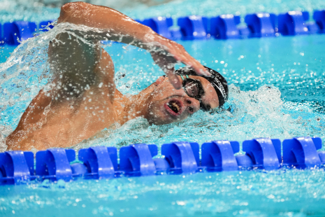 Juan Ferrón compite en 400 m estilo libre