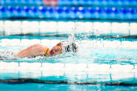 Marta Fernández en las series de mujeres 100M estilo libre - S3