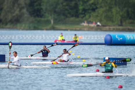 Adrián Castaño en la serie 1 de kayak individual hombres - KL1