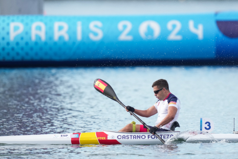 Adrián Castaño en la serie 1 de kayak individual hombres - KL1