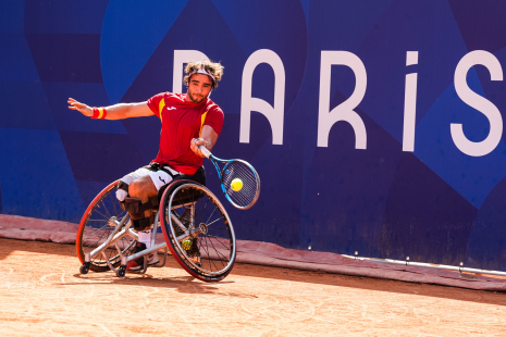 Caverzaschi vence en Roland Garros