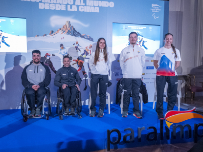 Foto del Equipo con la Equipación para Milán Cortina