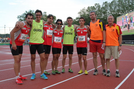 Maximiliano Rodríguez, Xavier Porras, Martín Parejo y Gerard Descarrega, el relevo español de 4x100 metros (clases T11-T13) en el Mundial de Lyon 2013.