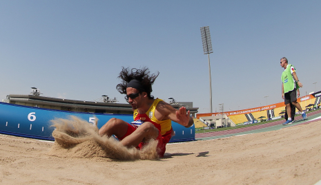 Martín Parejo, en la prueba de salto de longitud T11 en el Mundial de Atletismo Doha 2015.